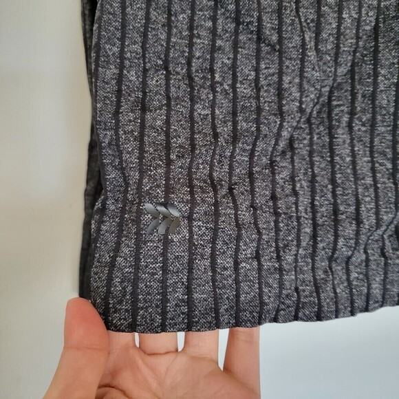 NEW All In Motion Striped Charcoal Black Gray Long Sleeve Seamless Top Size Med - Picture 7 of 14